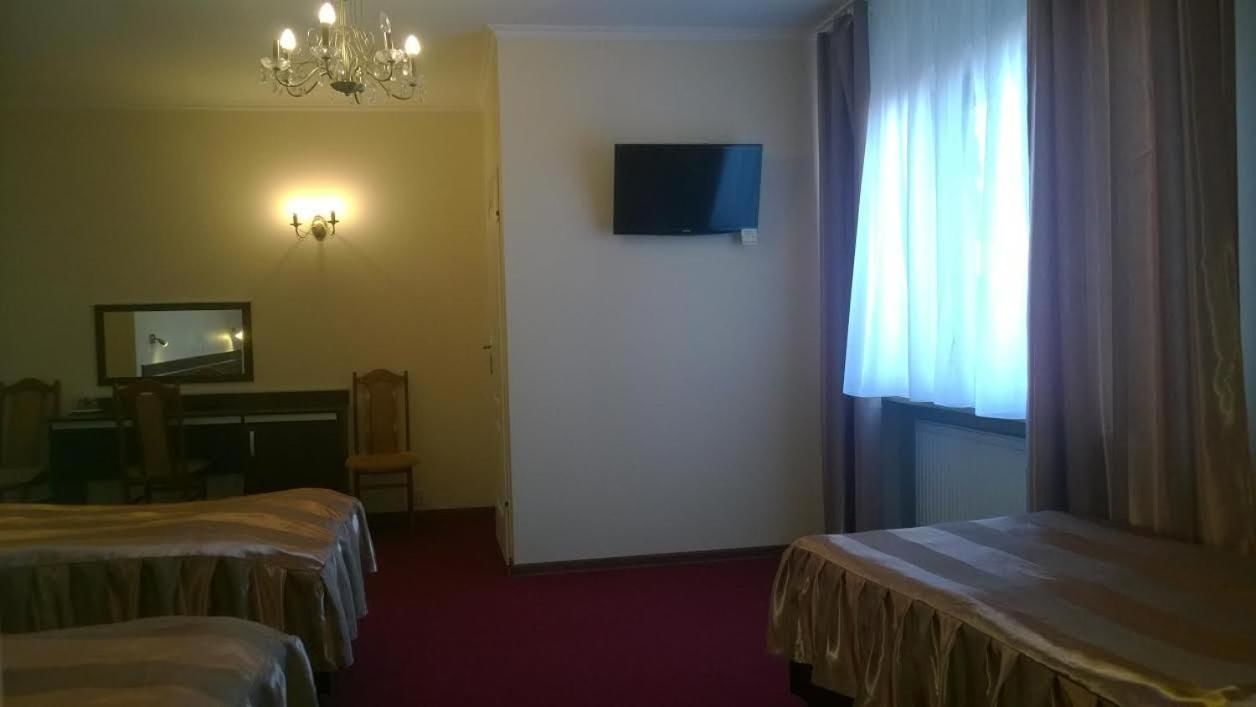 Отель Hotel E7 Радом-36