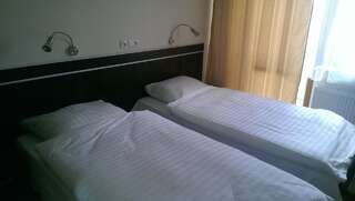 Отель Hotel E7 Радом Двухместный номер «Комфорт» с 1 кроватью или 2 отдельными кроватями-4